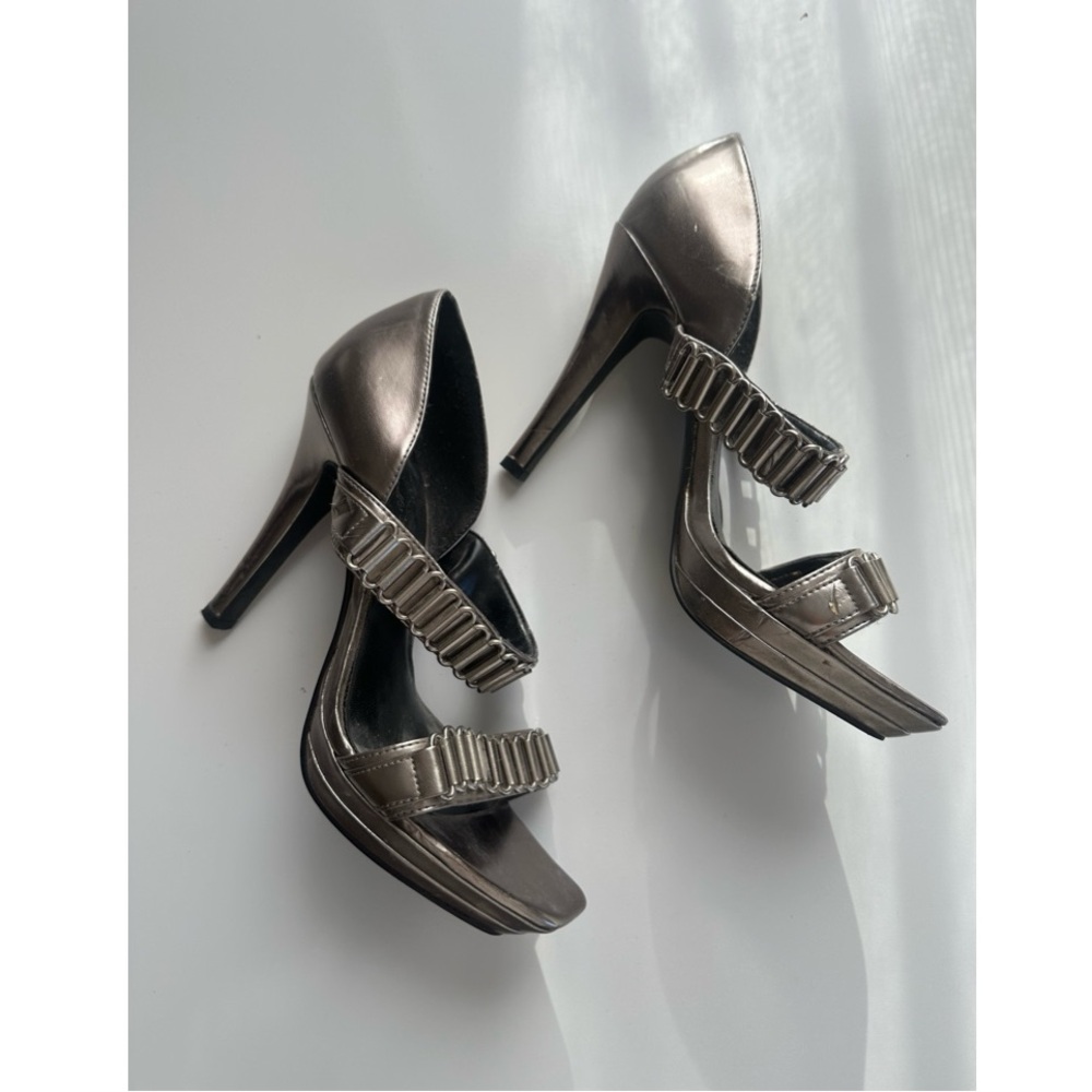 Breckelle’s Women's Metallic Metal Chain Silver Gray High Heels